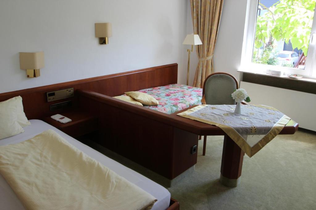 Hotel Am Kurpark Bad Wimpfen Rom bilde