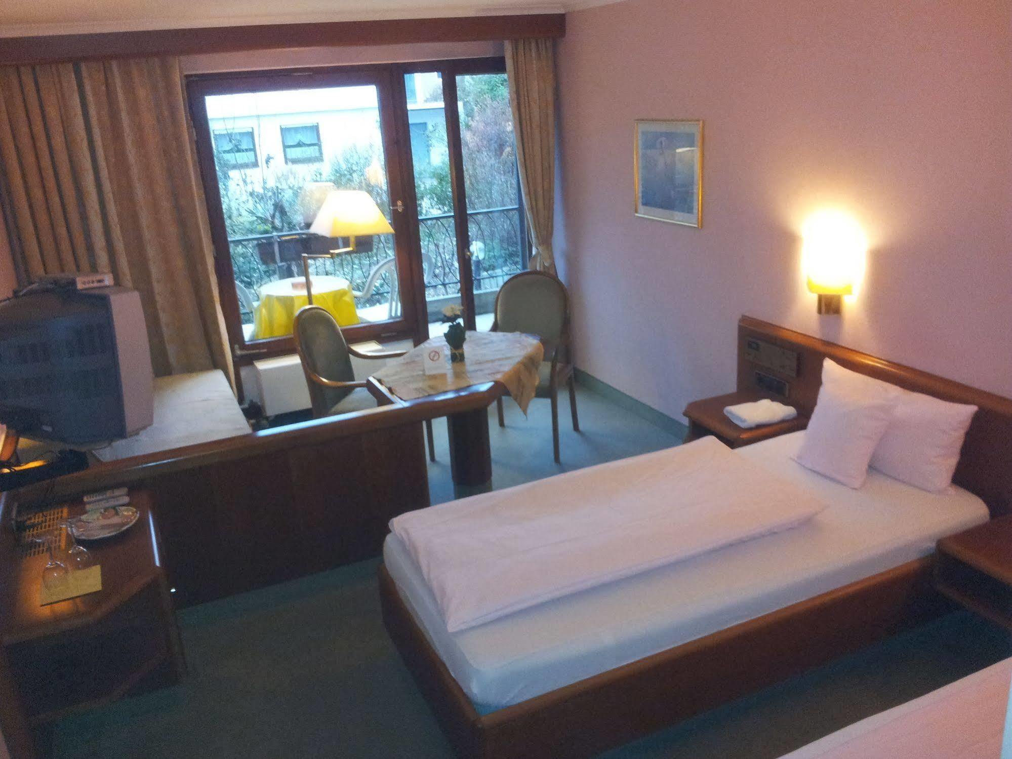 Hotel Am Kurpark Bad Wimpfen Eksteriør bilde